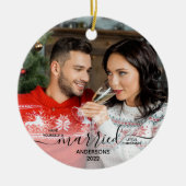 Getrouwd kerstfeest Onze eerste foto op maat 2 Keramisch Ornament (Voorkant)