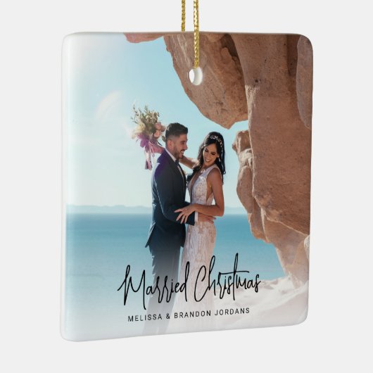 Getrouwd Kerstmis Modern met de hand geletterd 2 f Keramisch Ornament (Rechts)