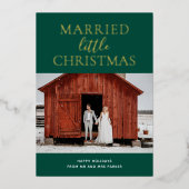 Getrouwd Klein Kerstmis Groen Goud Script Foto Folie Feestdagenkaart (Voorkant)