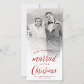 Getrouwd Kleine Eerste Kerst Foto Huwelijk Feestdagenkaart (Voorkant)