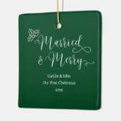 Getrouwd Merry Custom 1e Kerst Pas getrouwd Groen Keramisch Ornament (Links)