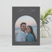 Getrouwd met kleine kerst | Eerste kerstfoto Feestdagenkaart (Staand voorkant)