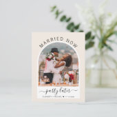 Getrouwd Nu Feest Later Gebogen Foto Bruiloft Aankondigingskaart (Staand voorkant)