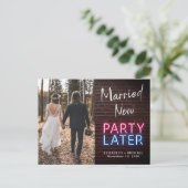 Getrouwd Nu Feest Later Neon Verlichting Foto Brui Aankondigingskaart (Staand voorkant)