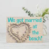 Getrouwd op het strand bruiloft uitnodiging (Staand voorkant)