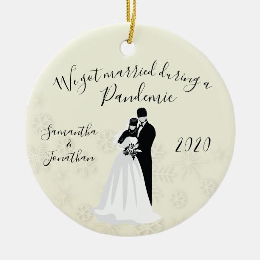 Getrouwd tijdens 2020 Face Mask Bride Groom Keramisch Ornament (Voorkant)