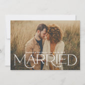 Getrouwd Vet Modern Serif Foto Bruiloft Aankondiging (Voorkant)