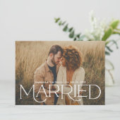 Getrouwd Vet Modern Serif Foto Bruiloft Aankondiging (Staand voorkant)
