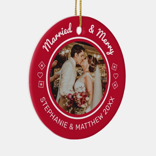 Getrouwd & Vrolijk 2 Foto Modern Rood Keramisch Ornament (Rechts)