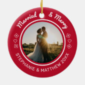 Getrouwd & Vrolijk 2 Foto Modern Rood Keramisch Ornament (Achterkant)