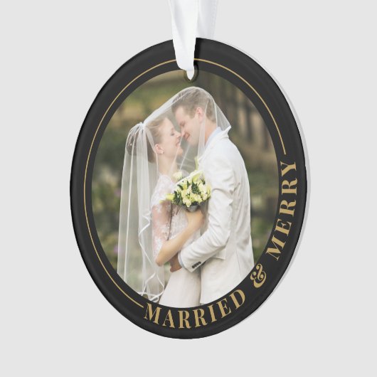 Getrouwd & Vrolijk Eerste Kerstmis Foto Ornament (voorkant)
