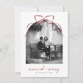 Getrouwd & Vrolijk Elegant Bow Arch Foto Kerst Feestdagenkaart (Voorkant)