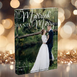 Getrouwd & Vrolijk Elegant Kerstmis Bruiloft Fotoblokken<br><div class="desc">Prachtige witte kalligrafie voor het lezen van Gehuwd en Merry op je volledige trouwfoto voor een mooi nieuwgevlochten fotoblok. Dit gewoon getrouwde kerstcadeau heeft een groot cursief script bovenaan.</div>