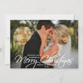 Getrouwd & Vrolijk Kerstmis Hand Lettered Foto Feestdagenkaart (Voorkant)