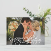Getrouwd & Vrolijk Kerstmis Hand Lettered Foto Feestdagenkaart (Staand voorkant)