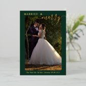 Getrouwd & Vrolijk Koppel's 1e Kerst Foto Goud  Folie Feestdagenkaart (Staand Voorkant)