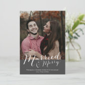 Getrouwd & vrolijk Pas getrouwd Foto Kerst Feestdagenkaart (Staand voorkant)