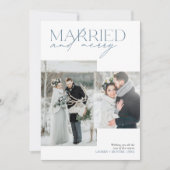 Getrouwd & Vrolijk Rustiek Blauw Pas getrouwd Foto Feestdagenkaart (Voorkant)