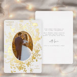 Getrouwd & Vrolijk Wildflower Kerstmis Foto Goud Folie Feestdagenkaart<br><div class="desc">Deze elegante kerstkaart heeft een silhouet van wilde bloemen als een ovaal lijst met een foto en optionele tekst op de achterkant. Perfect voor het pasgetrouwde stel!</div>