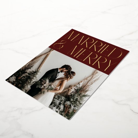 Getrouwd Vrolijke Moderne Vakantie Trouw Aankondig Folie Feestdagenkaart (Gedraaid)