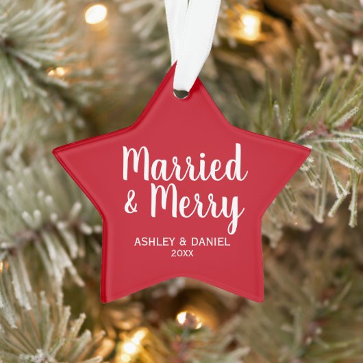 Getrouwde en Merry Holiday Red Star Ornament (Boom)
