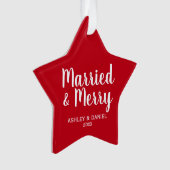 Getrouwde en Merry Holiday Red Star Ornament (voorkant)