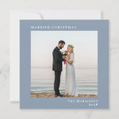 Getrouwde Kerst Dusty Blauwe Foto Feestdagenkaart (Voorkant)