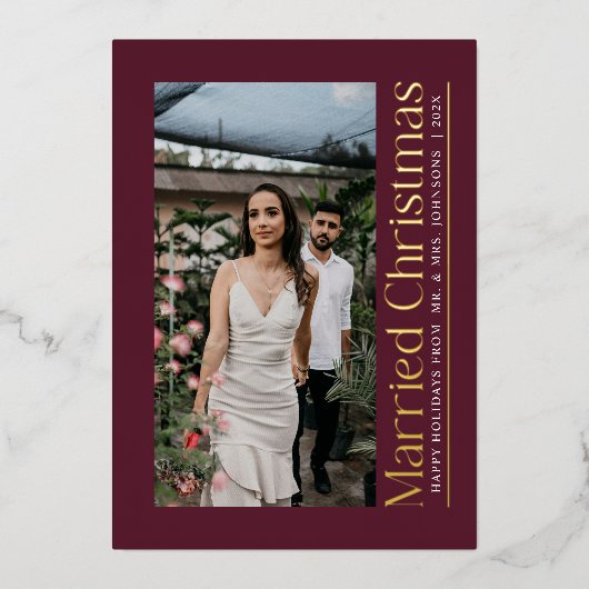 Getrouwde kerstfoto Passen getrouwd Bourgondië Folie Feestdagenkaart (Voorkant)