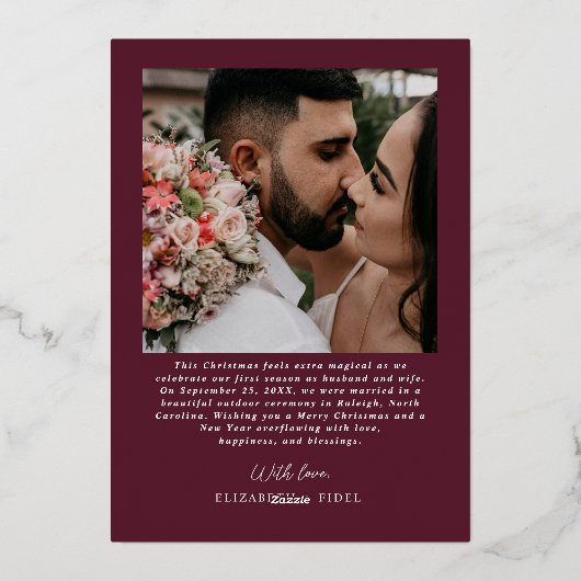 Getrouwde kerstfoto Passen getrouwd Bourgondië Folie Feestdagenkaart (Achterkant)