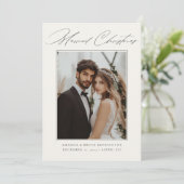 Getrouwde kerstkalligrafie Fotobruiloft Feestdagenkaart (Staand voorkant)