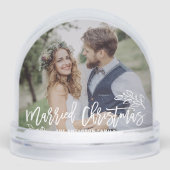 Getrouwde Kerstmis Moderne Kalligrafie Trouwfoto Sneeuwbol (Voorkant)