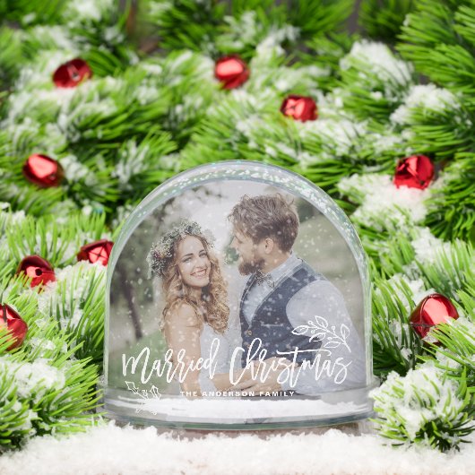 Getrouwde Kerstmis Moderne Kalligrafie Trouwfoto Sneeuwbol (Kerstmis)