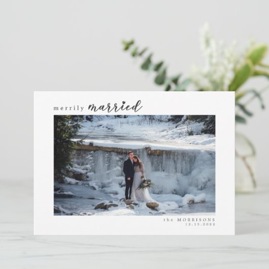 getrouwde minimalistische bruiloft foto feestdagenkaart (Staand voorkant)