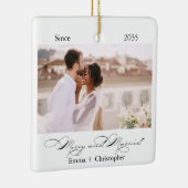 Getrouwde vrolijke foto eerste kerstmodern keramisch ornament (Rechts)