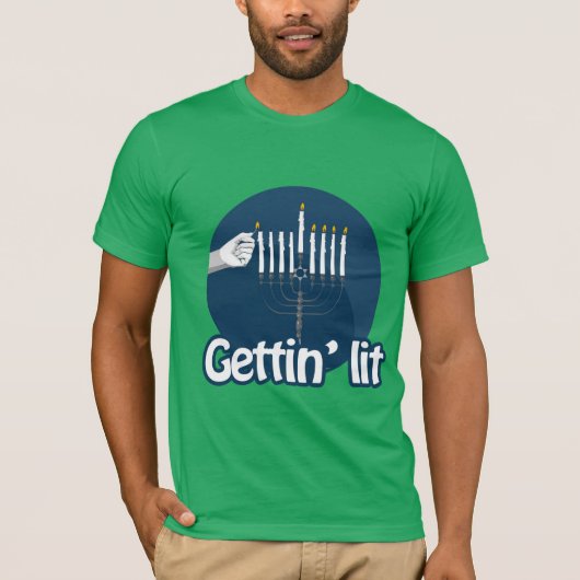 GETTIN LIT HANUKKAH T-SHIRT (Voorkant)