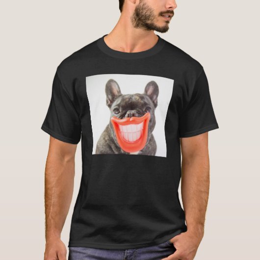 Getty Afbeeldingen | Een glimlende hond T-shirt (Voorkant)