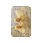 Getty Afbeeldingen | Fuzzy Yellow Ducklings Badmat (Voorkant Verticaal)