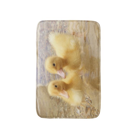 Getty Afbeeldingen | Fuzzy Yellow Ducklings Badmat (Voorkant Verticaal)
