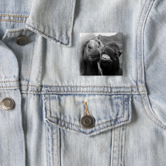 Getty Afbeeldingen | Melkpaarden Vierkante Button 5,1 Cm (In situ)