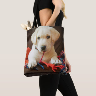 Getty Afbeeldingen Puppy op een sofa Tote Bag