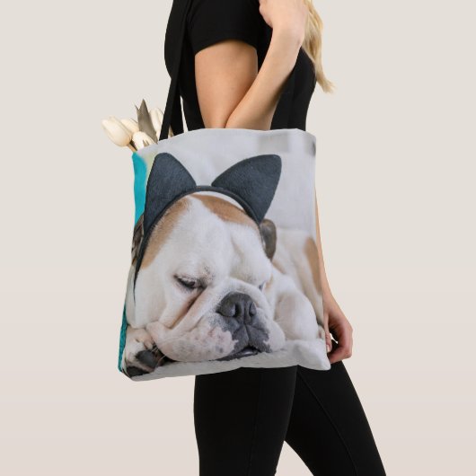 Getty Afbeeldingen | Sleepy Dog met Cat Headband Tote Bag (Dichtbij)