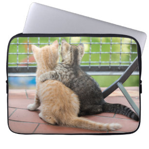Getty Afbeeldingen Twee Kittens op een balkon Laptop Sleeve