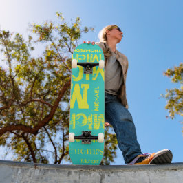 Getypte Wolken met Versteurde Grunge Stedelijke Ty Persoonlijk Skateboard