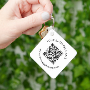 Geüpload sjabloon voor QR-code met bewerkbare teks Sleutelhanger