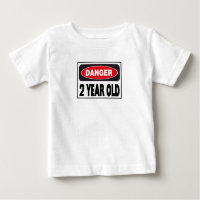 Gevaar 2 jaar oude T-shirts