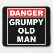 Gevaar: Grumpy Old Man - Funny Gag Joke Gift Muismat (Voorkant)