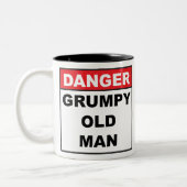 Gevaar: Grumpy Old Man Tweekleurige Koffiemok (Links)