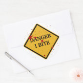 GEVAAR: IK BITE! RONDE STICKER (Envelop)