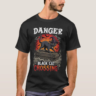 Gevaar Zwarte Kat Oversteekt Halloween Heksenhoed T-shirt
