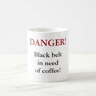 GEVAAR! Zwarte riem die koffie nodig heeft! Koffiemok